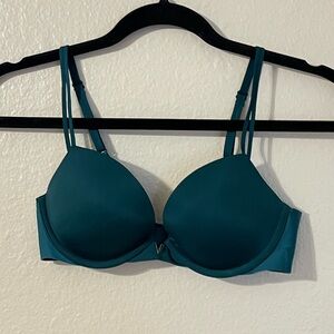 NWOT Victoria’s Secret Push-Up Plunge Bra 34B